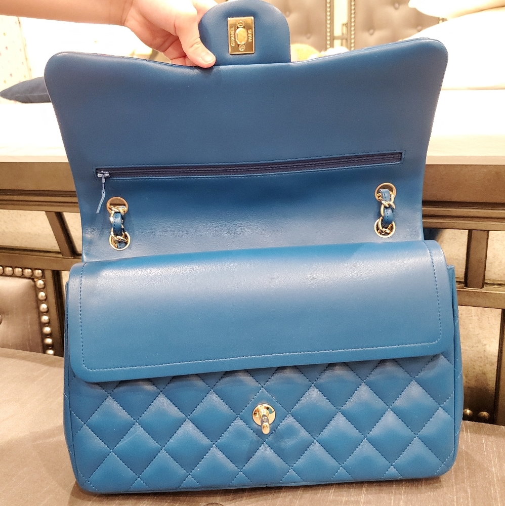 Chanel -- Classic Double Flap - Picture 11 of 16